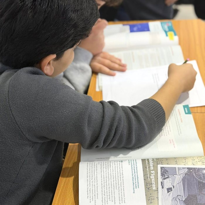 Student annotating a reading assignment at SIS